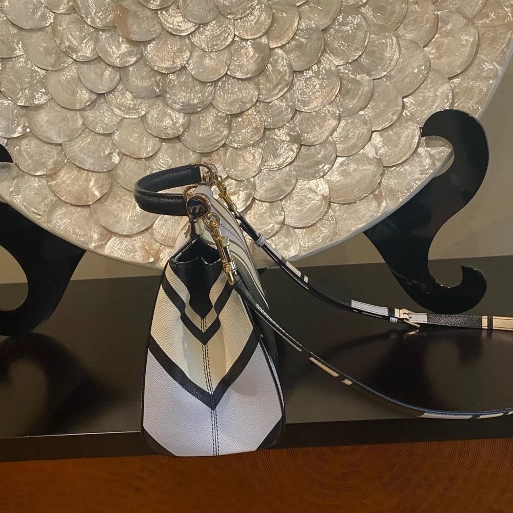 D & G - Dolce & Gabanna Sicily Bag - Picture 4 of 12